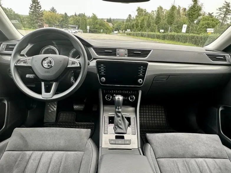 Skoda Superb 2.0TDI Image 9